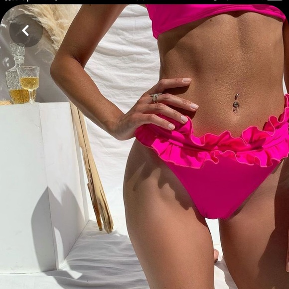 Neon pink ruffle bikini - Picture 7 of 8